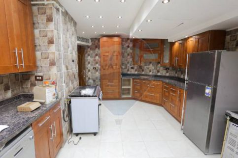 شقة للإيجار فى زيزينيا - قسم الرمل - الإسكندرية