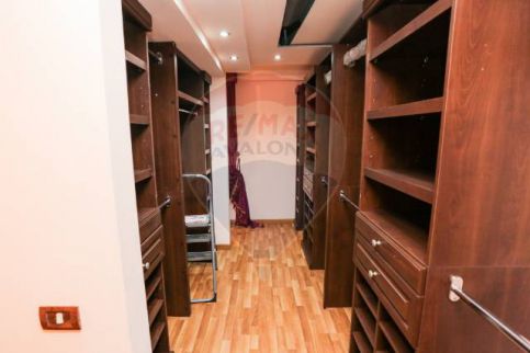 شقة للإيجار فى زيزينيا - قسم الرمل - الإسكندرية