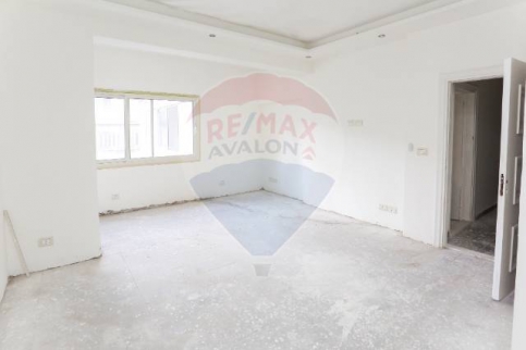 شقة للإيجار فى قسم باب شرقي - الإسكندرية