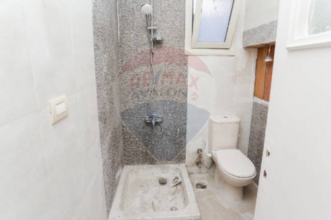 شقة للإيجار فى قسم باب شرقي - الإسكندرية