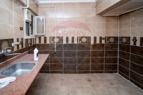 شقة للإيجار فى زيزينيا - قسم الرمل - الإسكندرية