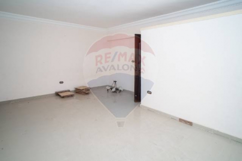 شقة للإيجار فى زيزينيا - قسم الرمل - الإسكندرية