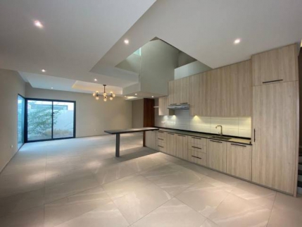 فيلا للإيجار فى سار - الشمالية