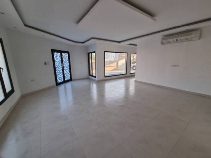 Villa For Rent In Madinat Hamad‎ - Northern